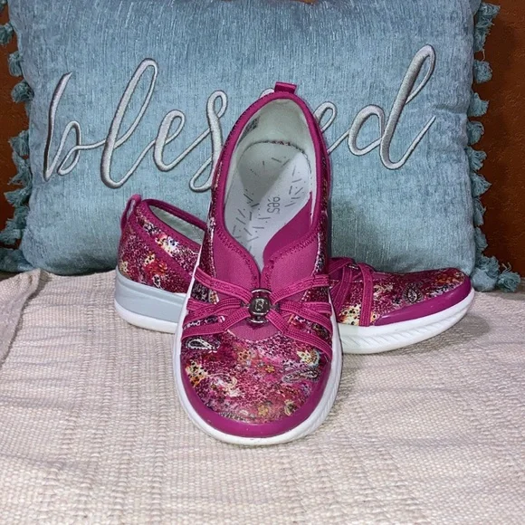 Bzees women’s comfort shoe - Picture 2 of 8